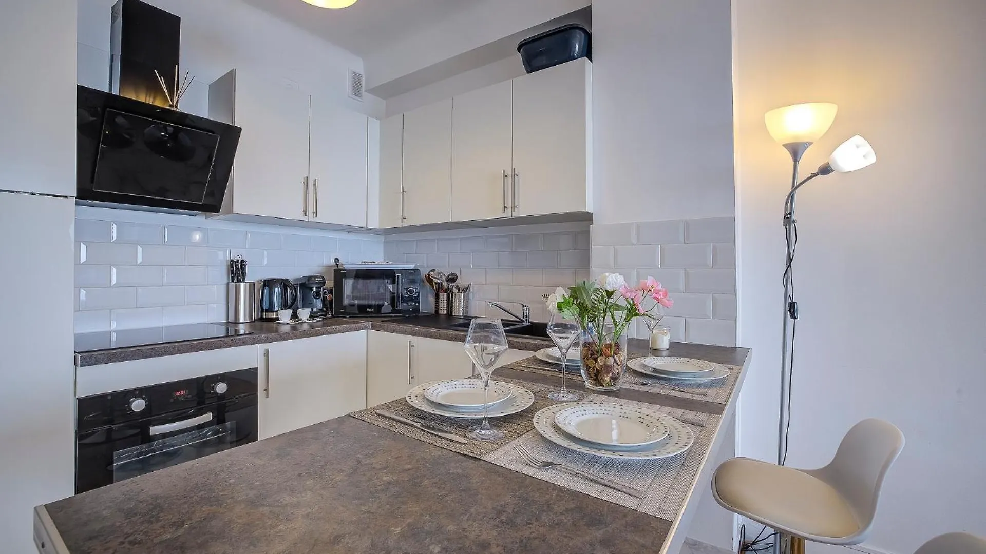 Nice Apartment With Sea View On Promenade Anglais